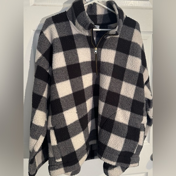 Old Navy Tops - Old Navy Sherpa 1/2 Zip BW Plaid